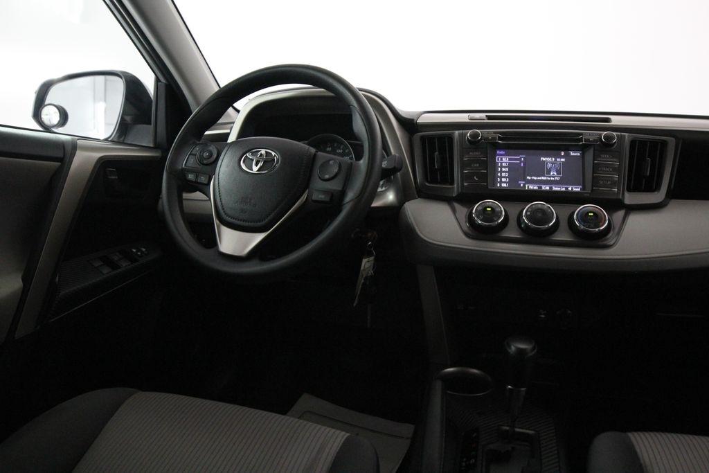 Toyota RAV4 FWD 4dr LE (Natl) 2015