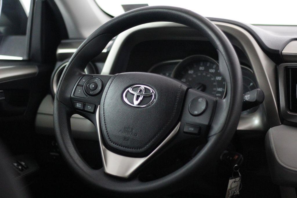 Toyota RAV4 FWD 4dr LE (Natl) 2015