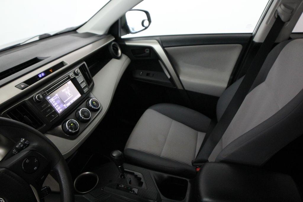Toyota RAV4 FWD 4dr LE (Natl) 2015