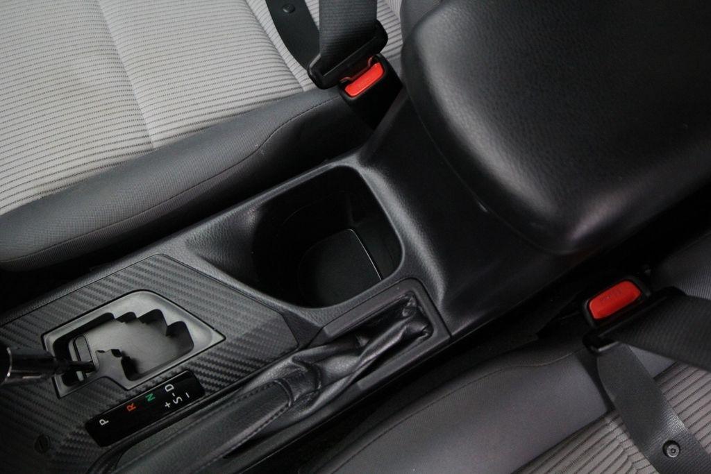 Toyota RAV4 FWD 4dr LE (Natl) 2015