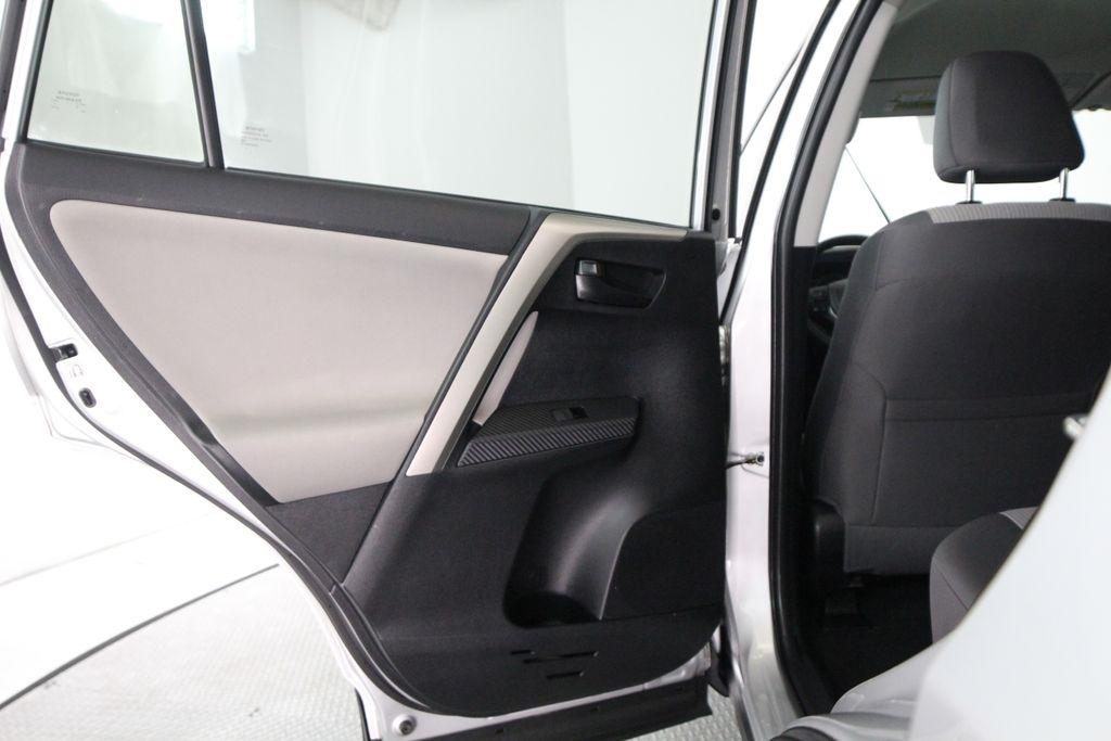 Toyota RAV4 FWD 4dr LE (Natl) 2015