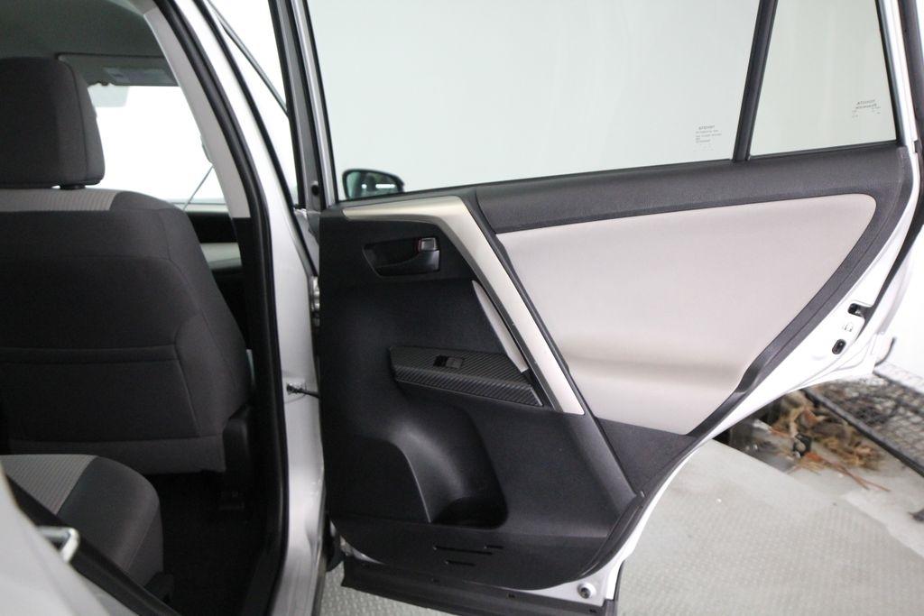 Toyota RAV4 FWD 4dr LE (Natl) 2015