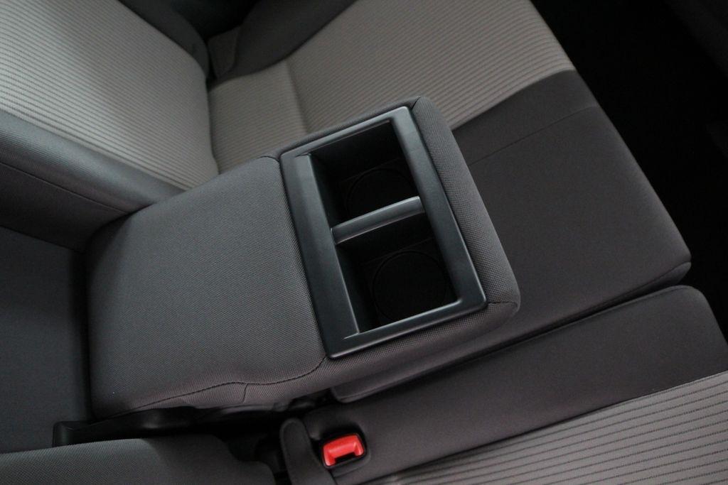 Toyota RAV4 FWD 4dr LE (Natl) 2015