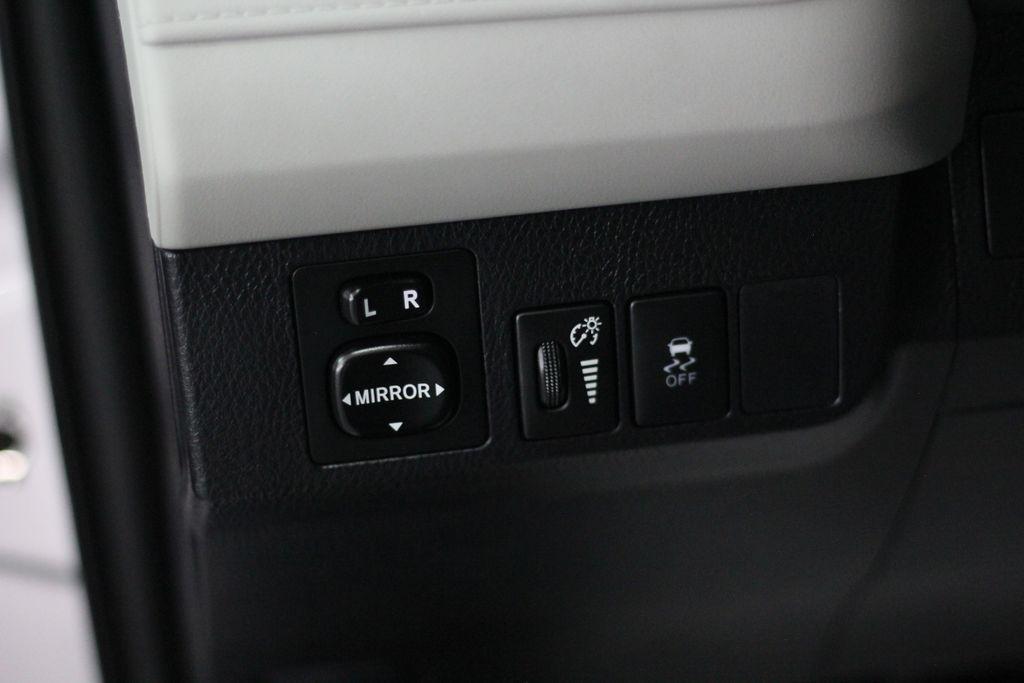 Toyota RAV4 FWD 4dr LE (Natl) 2015