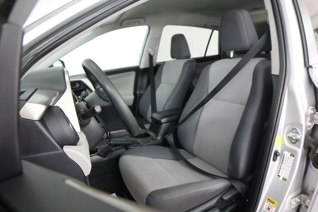 Toyota RAV4 FWD 4dr LE (Natl) 2015