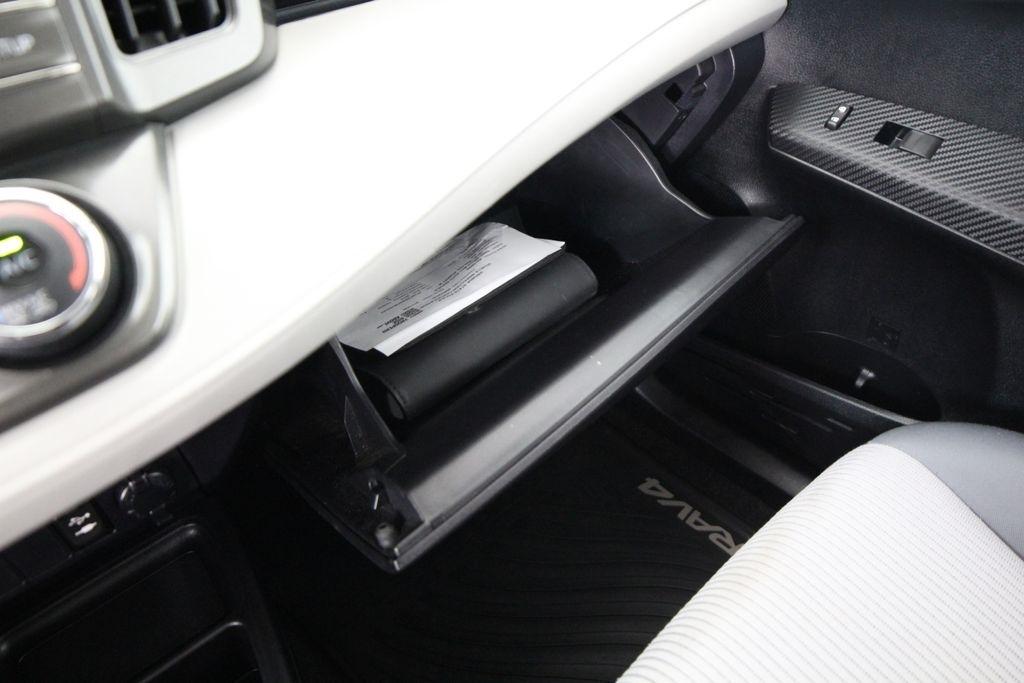 Toyota RAV4 FWD 4dr LE (Natl) 2015