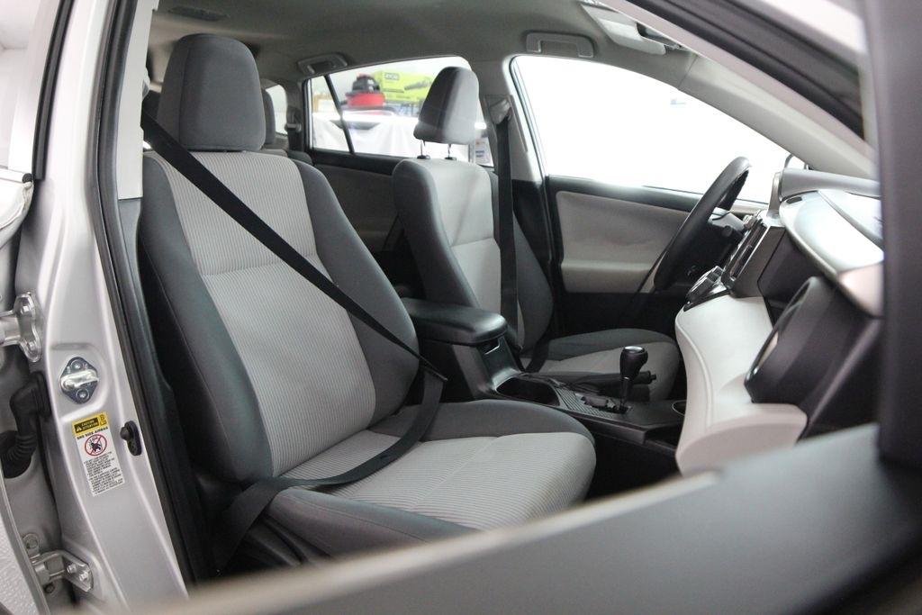 Toyota RAV4 FWD 4dr LE (Natl) 2015