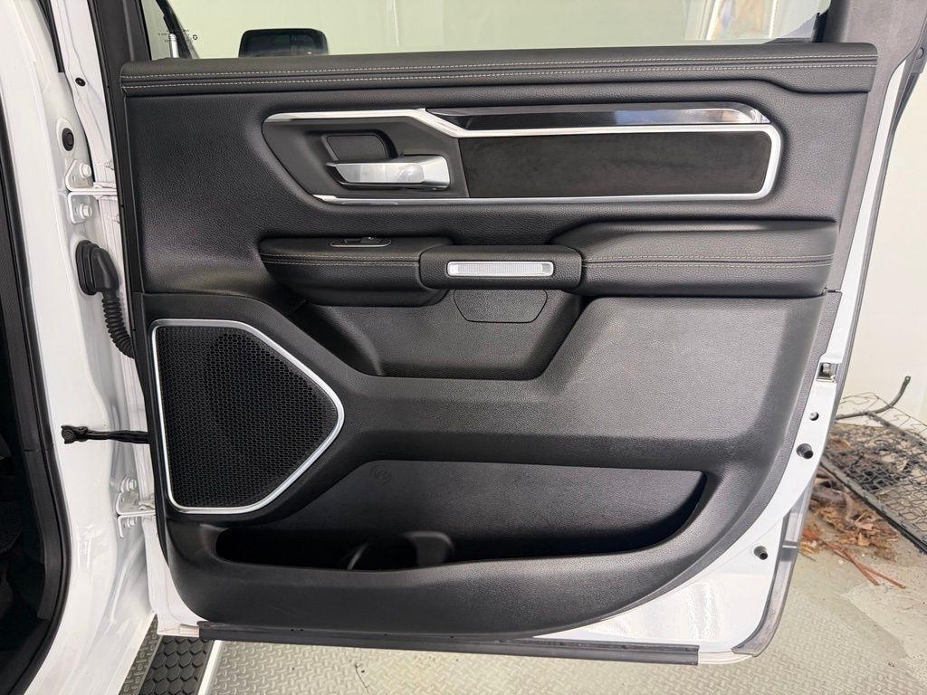 RAM 1500 Laramie 4x4 Crew Cab 5'7" Box 2021