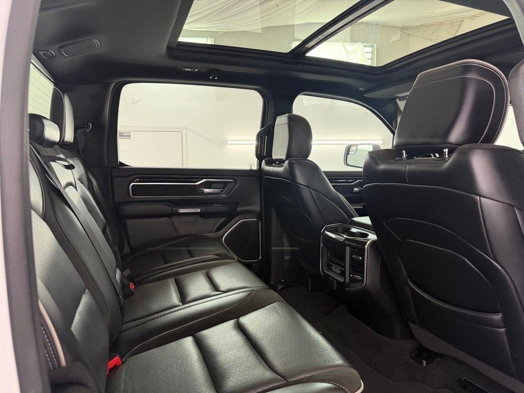 RAM 1500 Laramie 4x4 Crew Cab 5'7" Box 2021