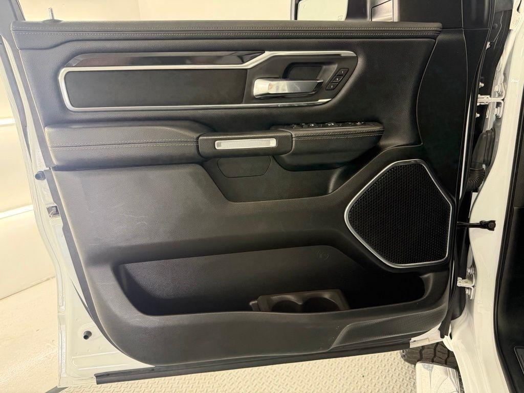 RAM 1500 Laramie 4x4 Crew Cab 5'7" Box 2021