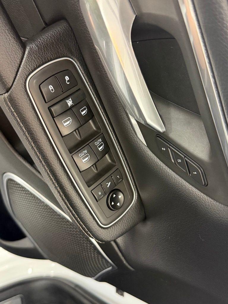 RAM 1500 Laramie 4x4 Crew Cab 5'7" Box 2021