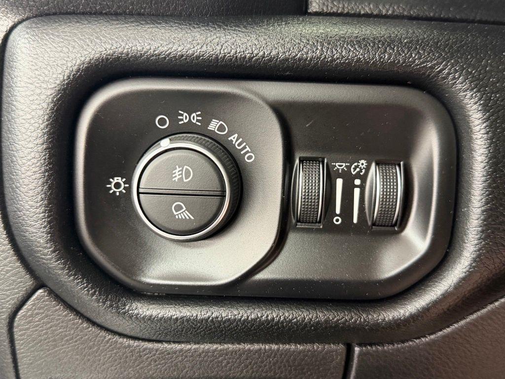 RAM 1500 Laramie 4x4 Crew Cab 5'7" Box 2021
