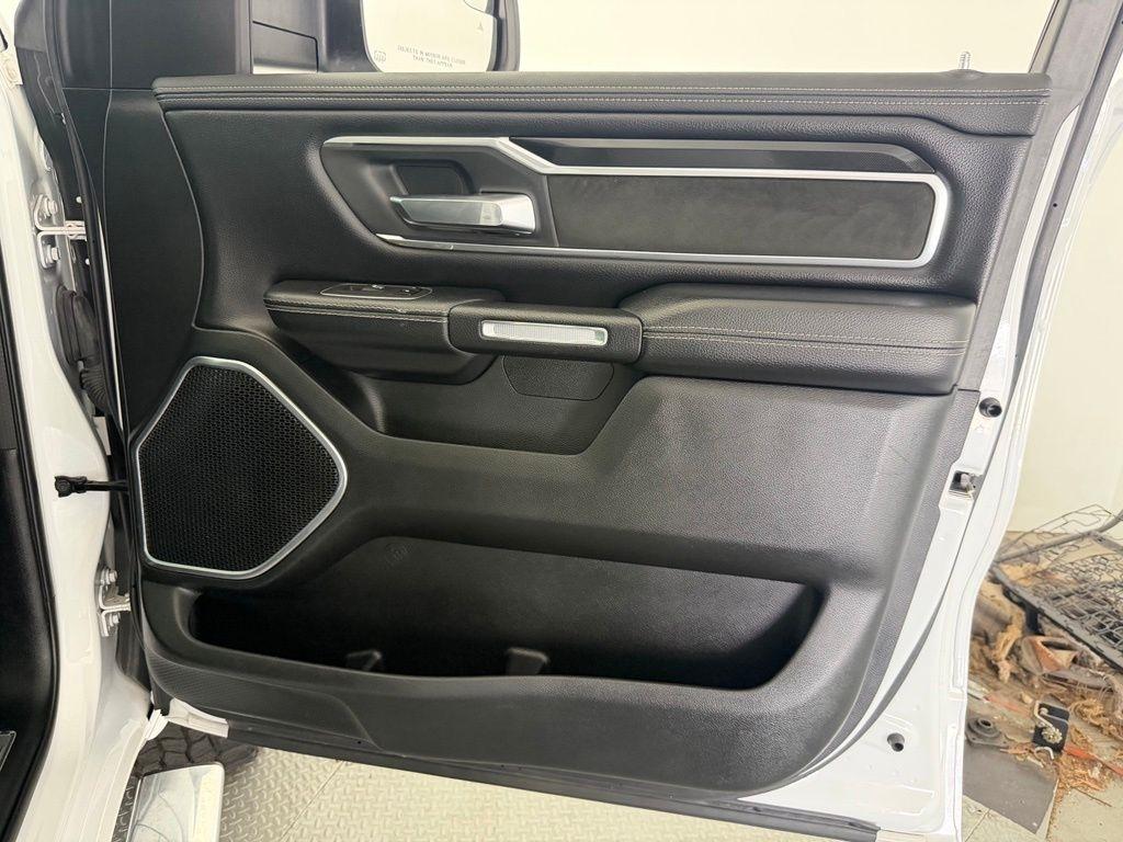 RAM 1500 Laramie 4x4 Crew Cab 5'7" Box 2021