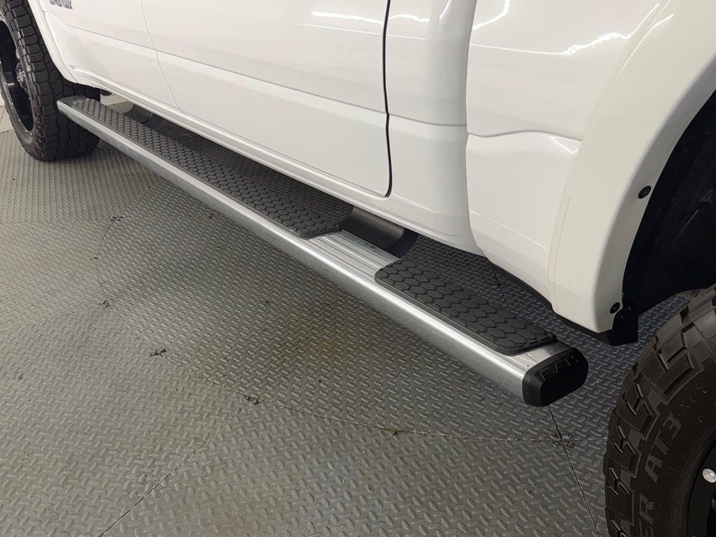 RAM 1500 Laramie 4x4 Crew Cab 5'7" Box 2021