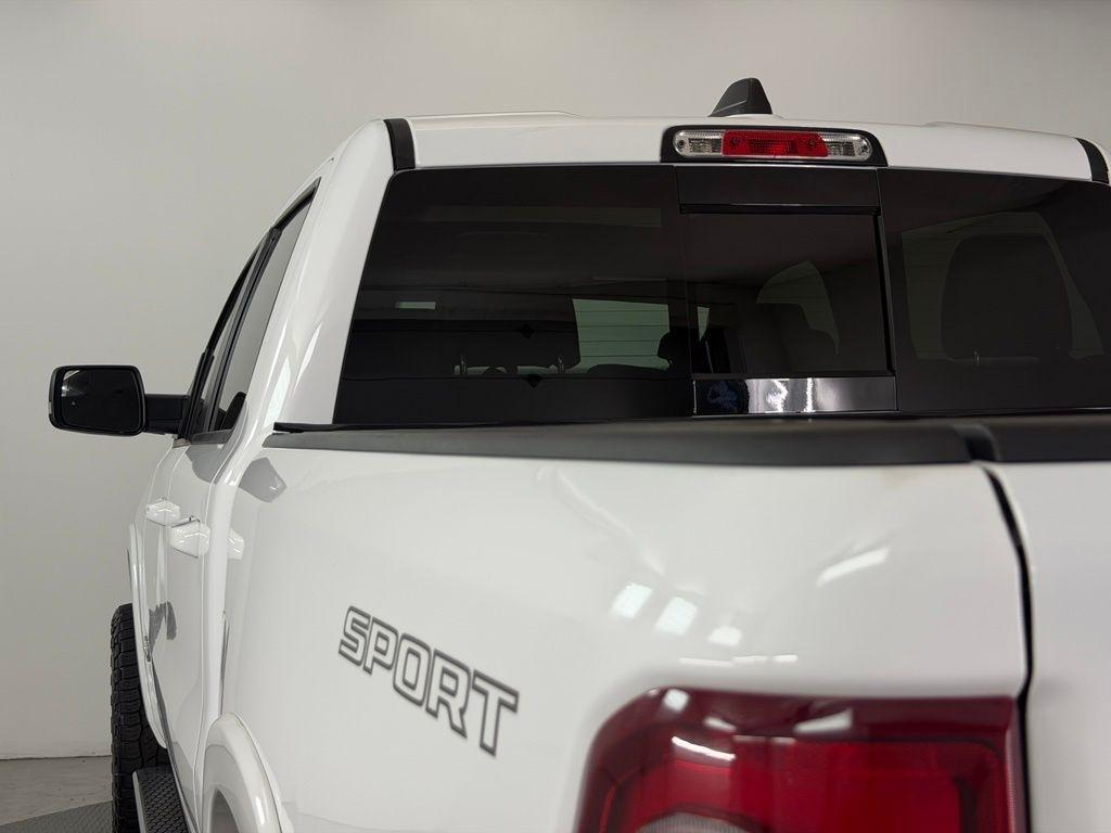 RAM 1500 Laramie 4x4 Crew Cab 5'7" Box 2021