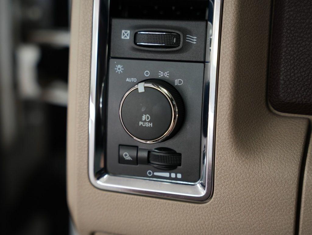 RAM 3500 4WD Crew Cab 149" Longhorn 2015