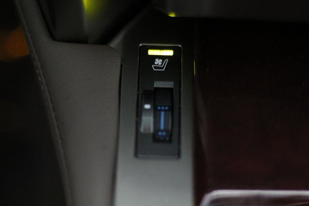 Lexus GX 460 4WD 4dr 2011