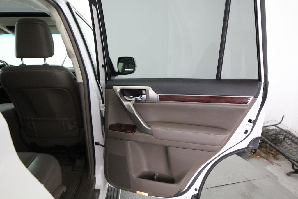 Lexus GX 460 4WD 4dr 2011