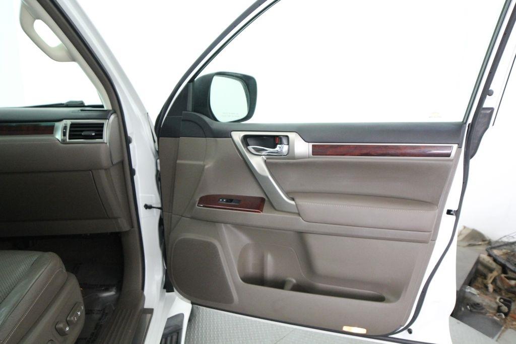 Lexus GX 460 4WD 4dr 2011