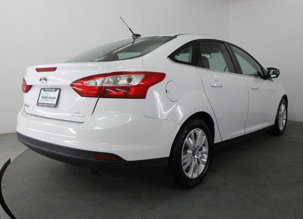 Ford Focus 4dr Sdn SEL 2012