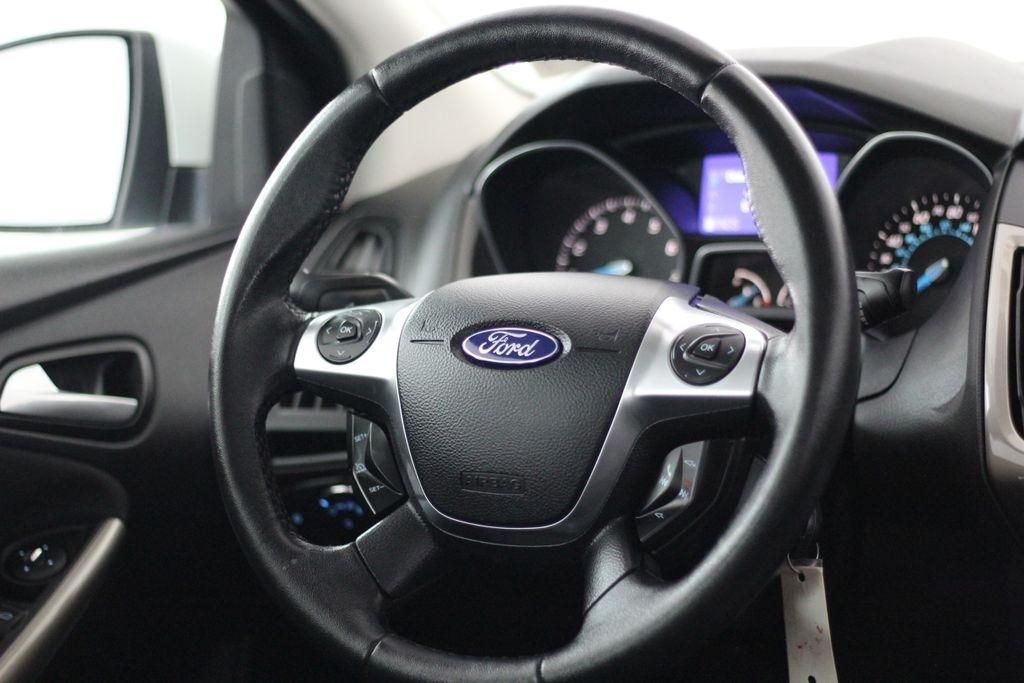 Ford Focus 4dr Sdn SEL 2012