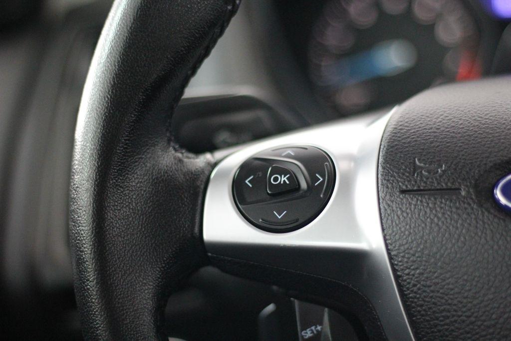Ford Focus 4dr Sdn SEL 2012