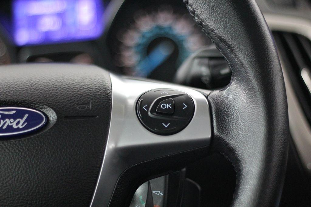 Ford Focus 4dr Sdn SEL 2012