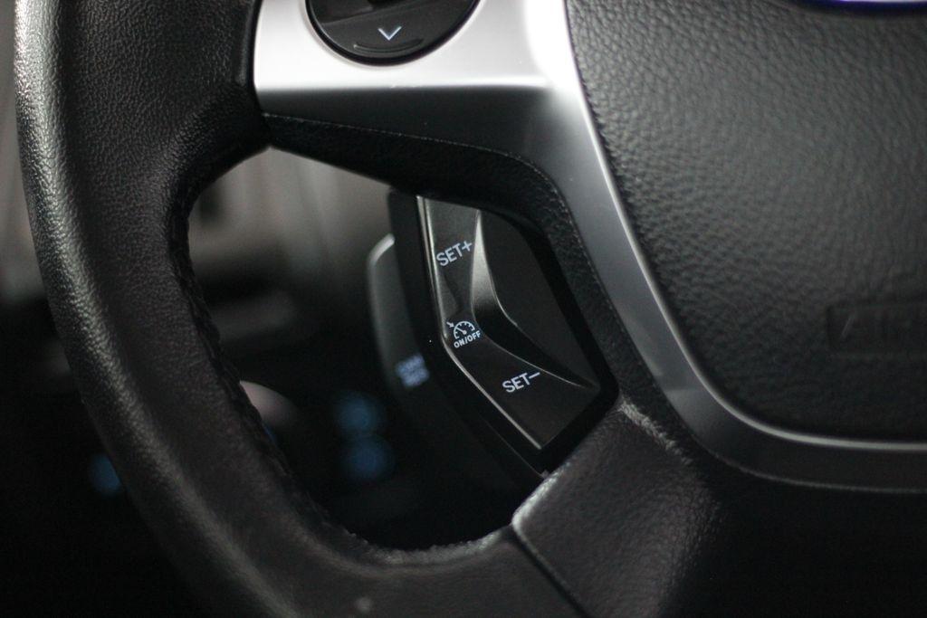 Ford Focus 4dr Sdn SEL 2012
