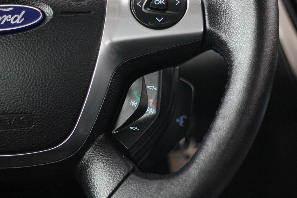 Ford Focus 4dr Sdn SEL 2012