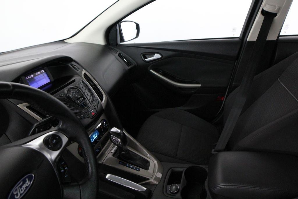 Ford Focus 4dr Sdn SEL 2012