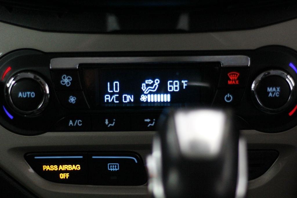 Ford Focus 4dr Sdn SEL 2012