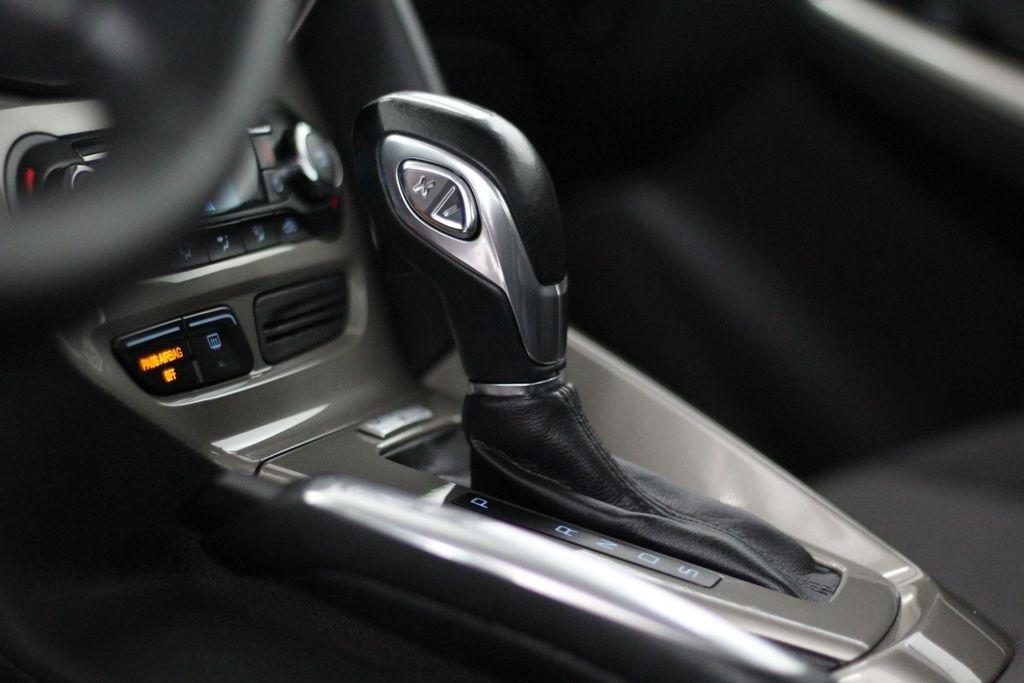 Ford Focus 4dr Sdn SEL 2012