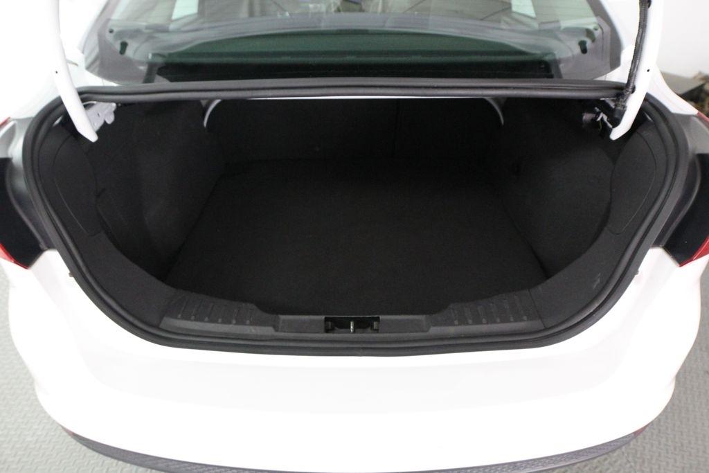 Ford Focus 4dr Sdn SEL 2012