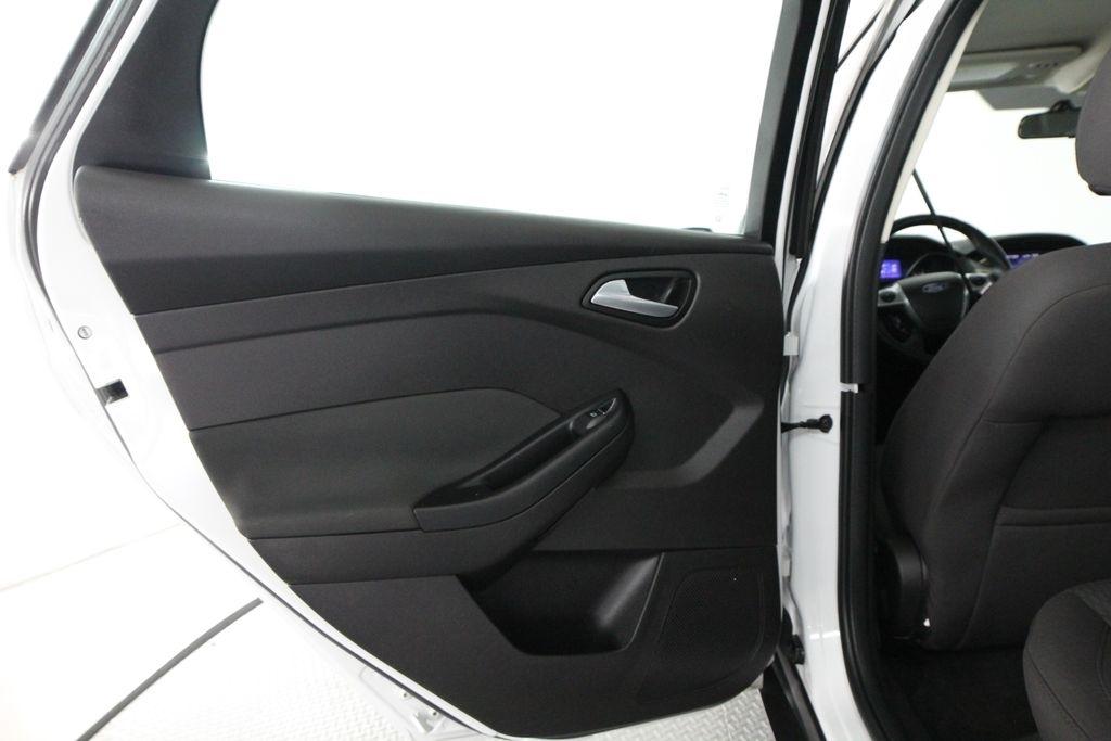 Ford Focus 4dr Sdn SEL 2012