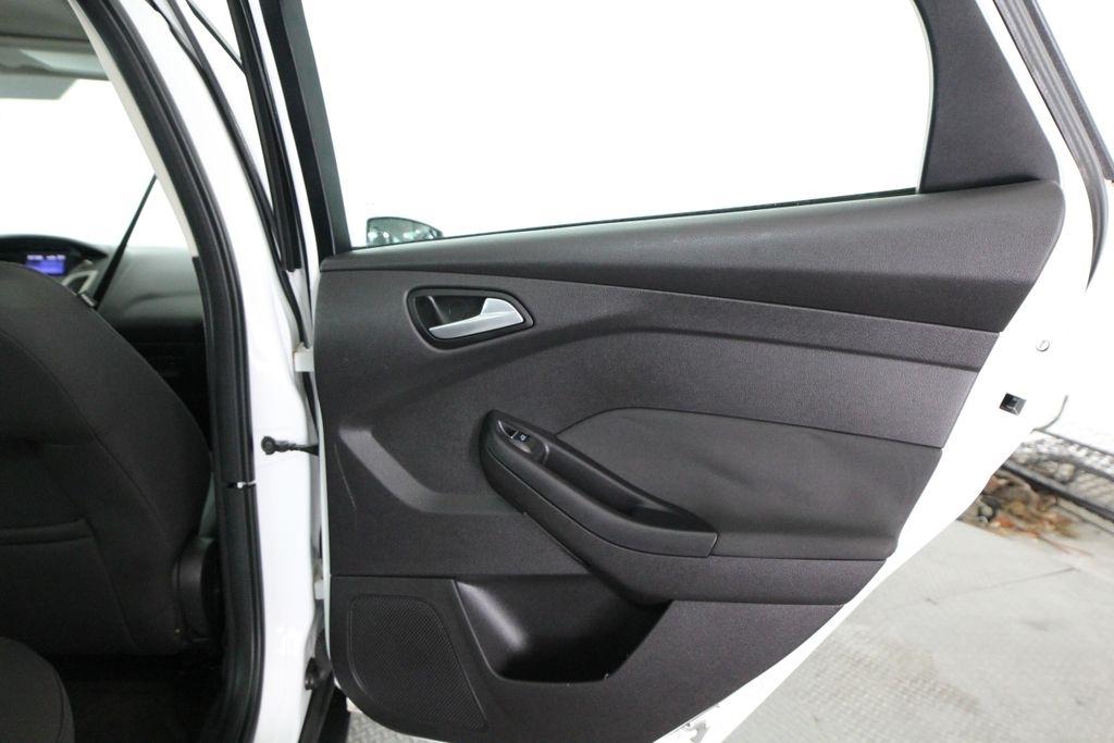 Ford Focus 4dr Sdn SEL 2012