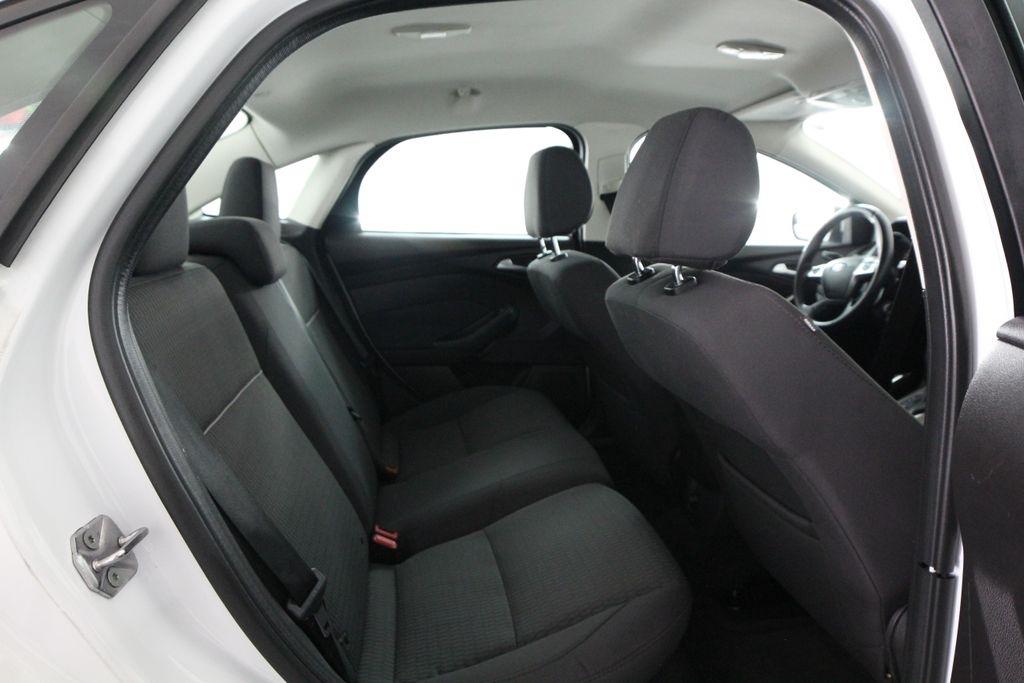 Ford Focus 4dr Sdn SEL 2012