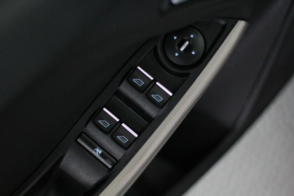 Ford Focus 4dr Sdn SEL 2012