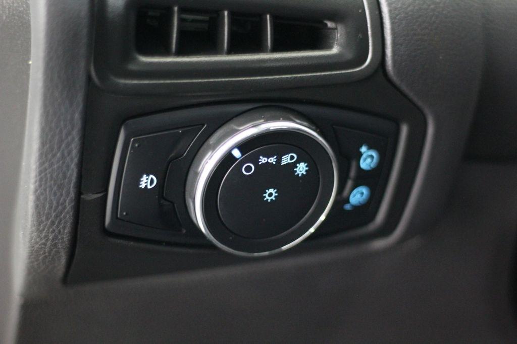 Ford Focus 4dr Sdn SEL 2012