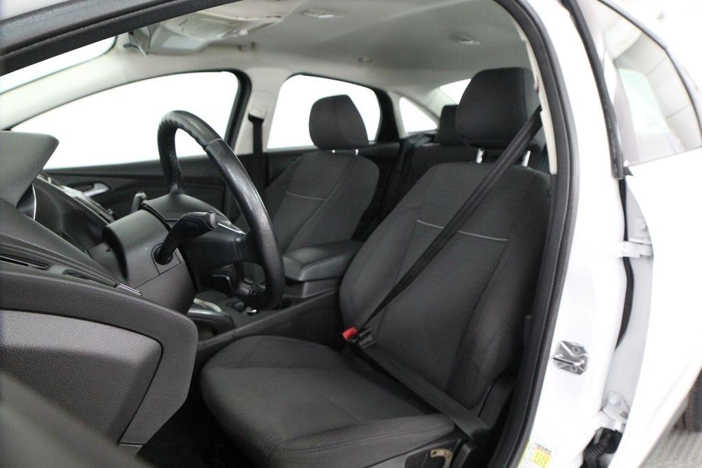 Ford Focus 4dr Sdn SEL 2012