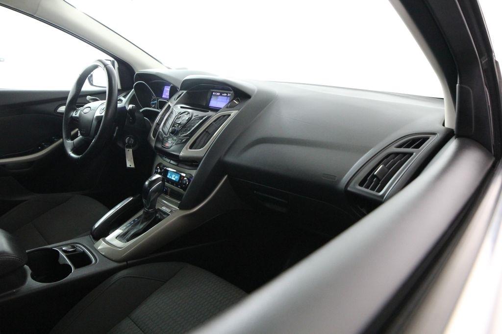 Ford Focus 4dr Sdn SEL 2012