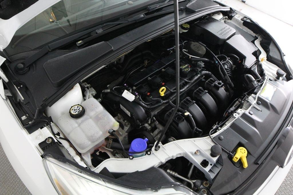 Ford Focus 4dr Sdn SEL 2012