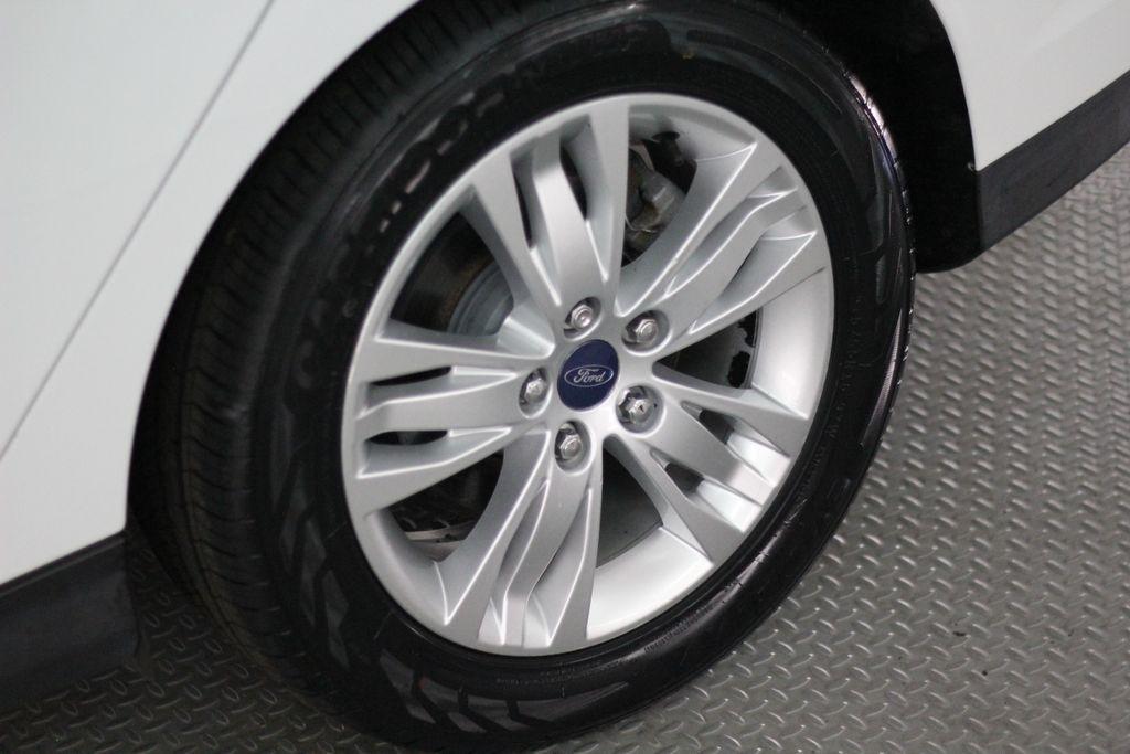 Ford Focus 4dr Sdn SEL 2012