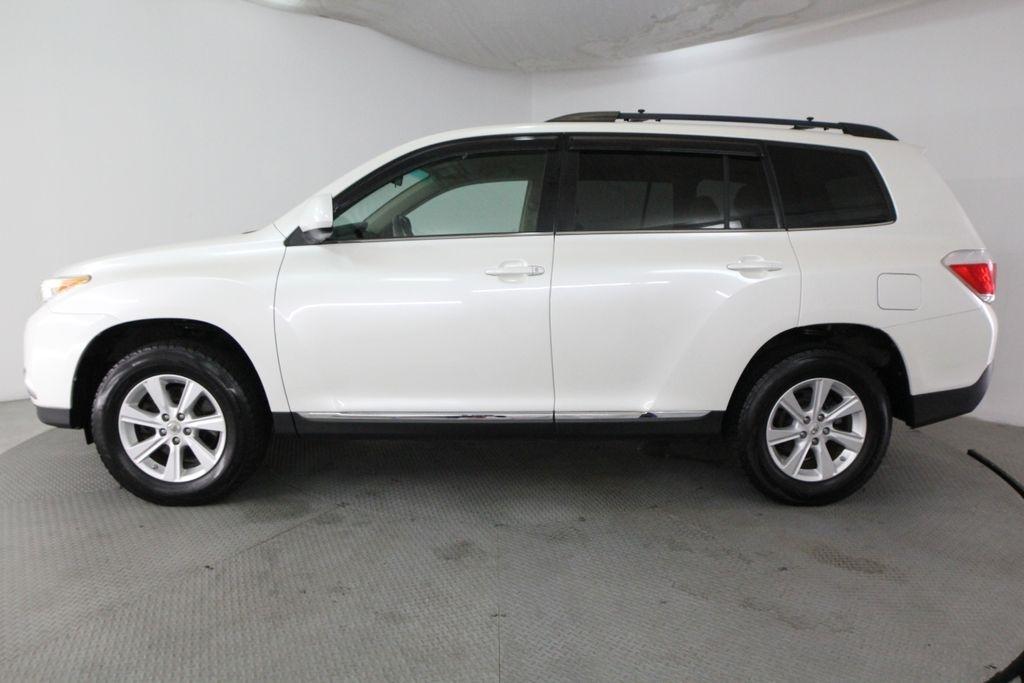 Toyota Highlander FWD 4dr V6 Base (Natl) 2011