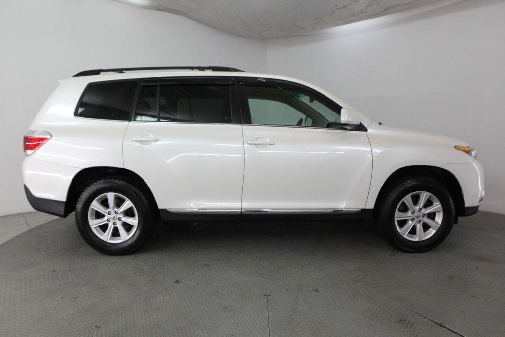 Toyota Highlander FWD 4dr V6 Base (Natl) 2011