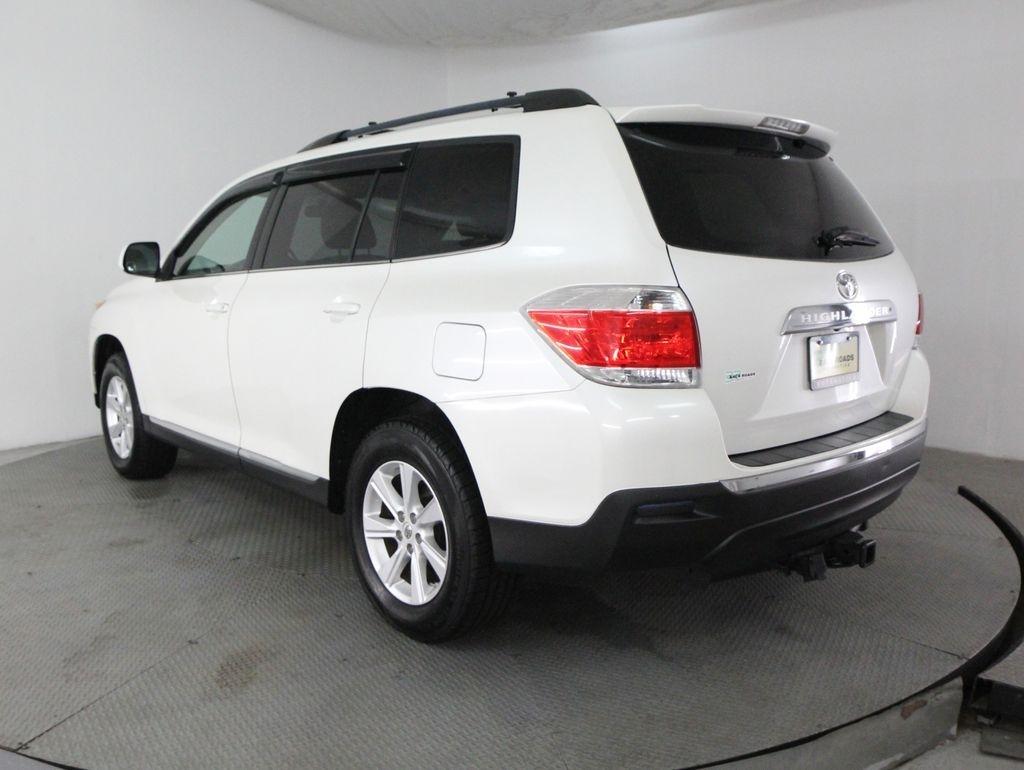 Toyota Highlander FWD 4dr V6 Base (Natl) 2011