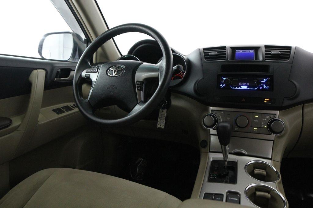 Toyota Highlander FWD 4dr V6 Base (Natl) 2011