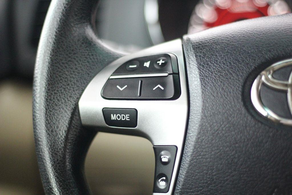 Toyota Highlander FWD 4dr V6 Base (Natl) 2011