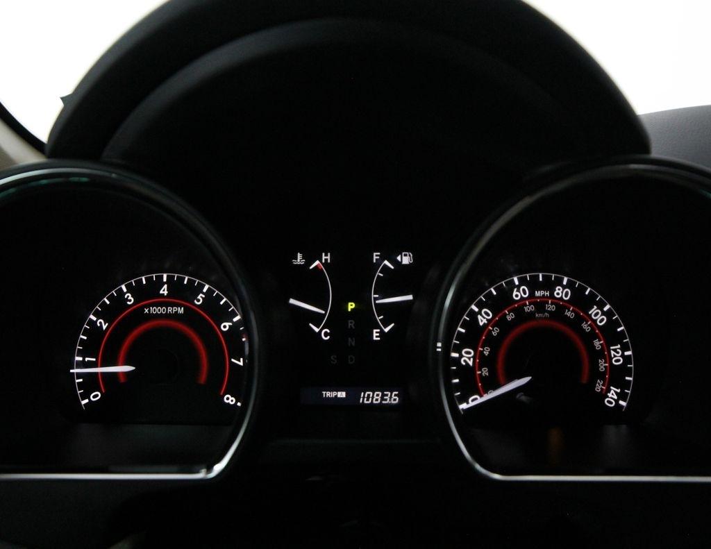 Toyota Highlander FWD 4dr V6 Base (Natl) 2011