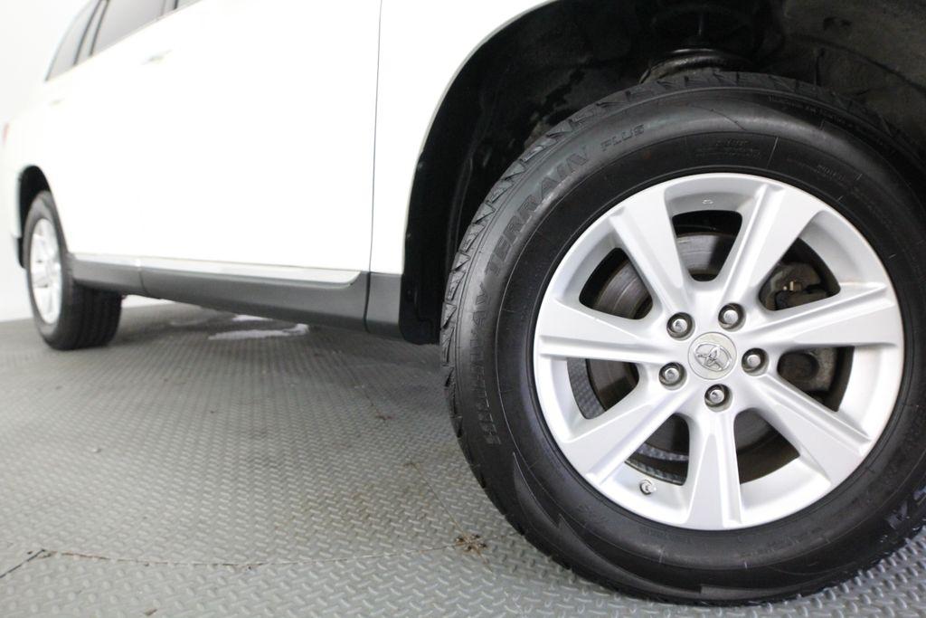 Toyota Highlander FWD 4dr V6 Base (Natl) 2011