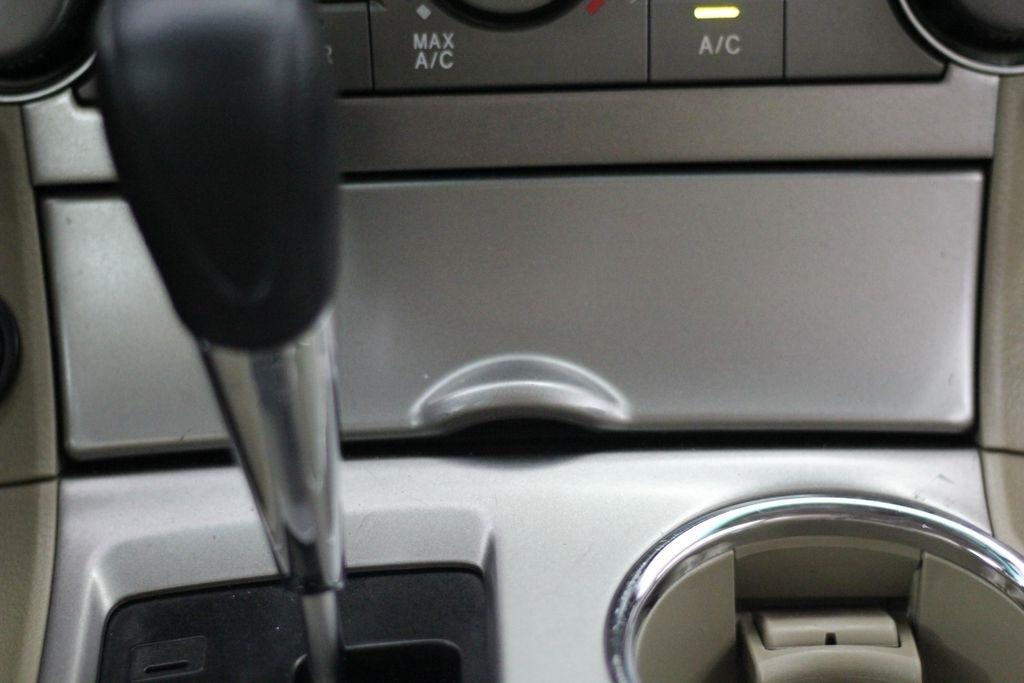 Toyota Highlander FWD 4dr V6 Base (Natl) 2011